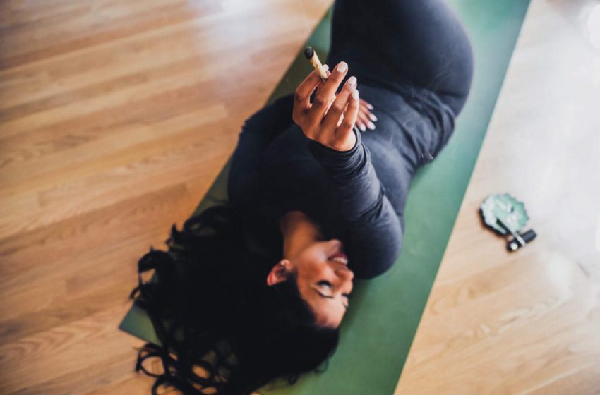  Yoga e Cannabis: Você já ouviu falar da yoganabis?