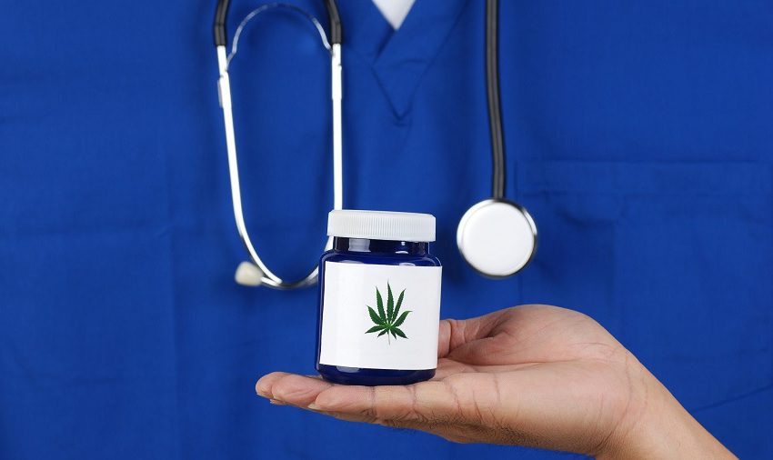  Após convencer paciente com câncer a comprar óleo de cannabis na Inglaterra, enfermeira é afastada do seu cargo