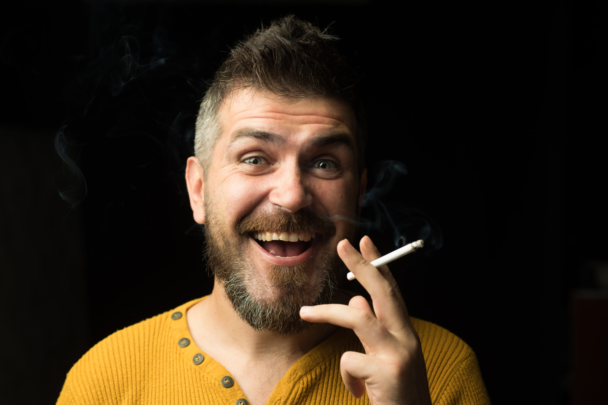 Por que fumar maconha dá vontade de rir?