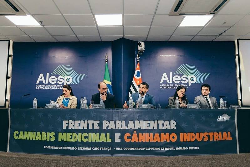 Frente da cannabis discute CBD para autistas