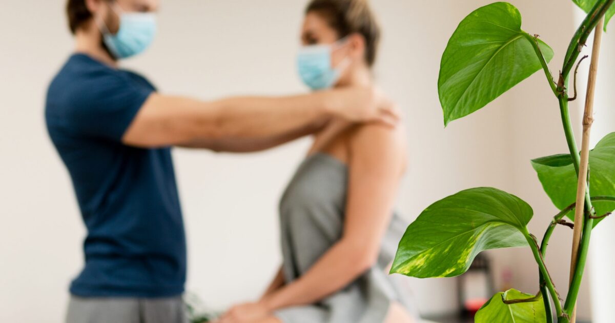 Medicina integrativa: o que é e como a cannabis pode fazer parte?
