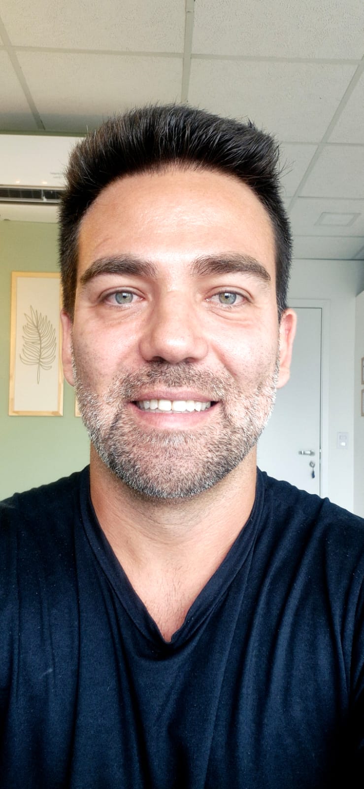 De Cético a Investidor A jornada de Élber no mercado de cannabis