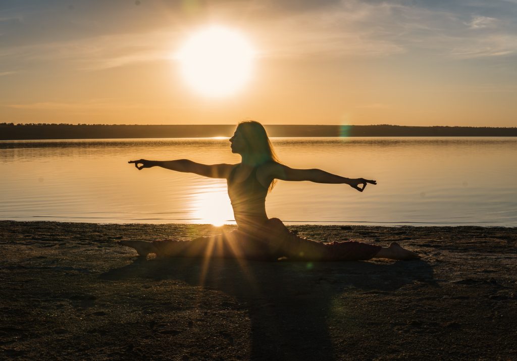 Praticar yoga e meditação é uma boa forma de driblar a ansiedade