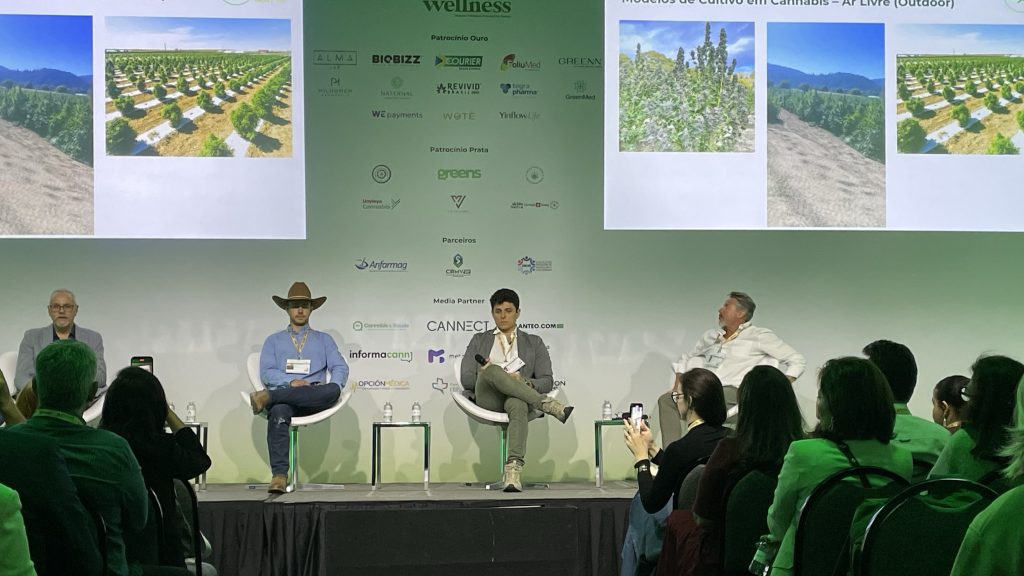 Palestra "Cultivo de cannabis no Brasil: Modalidades, desafios e custos de produção", com Robson Ribeiro, Rafael Redwood, Ricardo Hazin e Pedro Sabaciauskis, durante o CBCM 2025