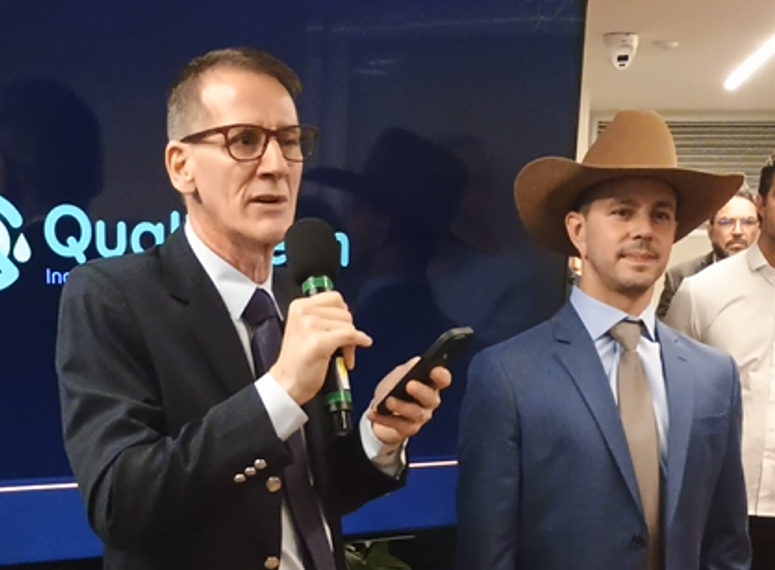 Diretor de operações apresentando nova sede da USA Hemp Brasil, em Goiânia