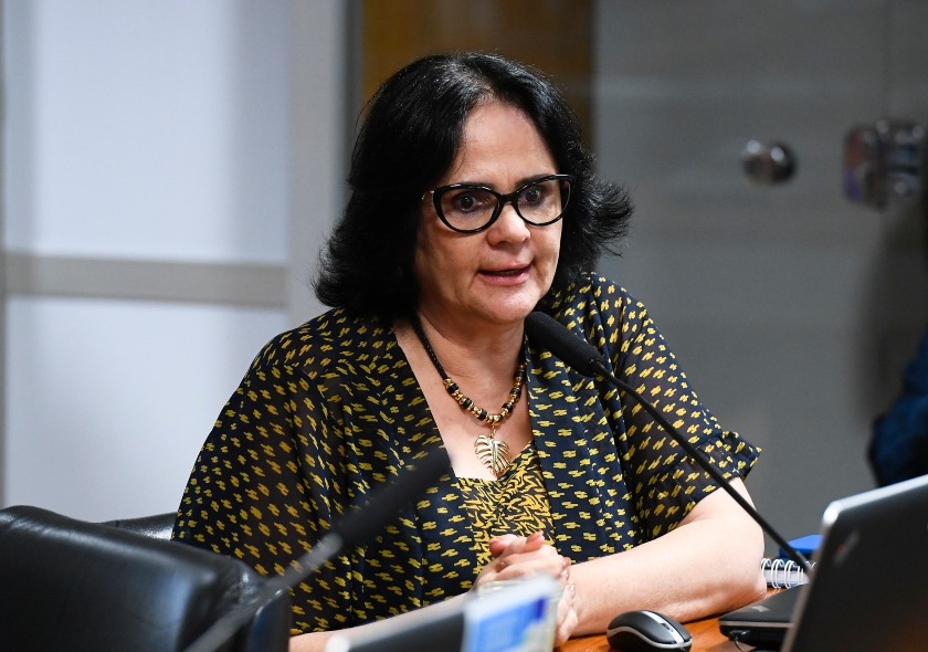 Damares é acusada de espalhar desinformação sobre cannabis Damares é acusada de espalhar desinformação sobre cannabis