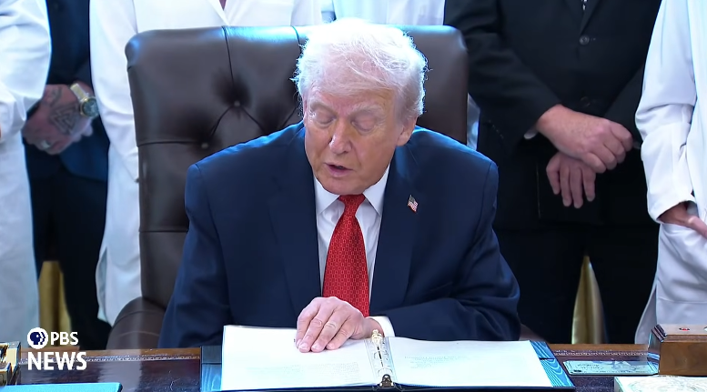 Trump reclassifica a maconha nos EUA Trump reclassifica a maconha nos EUA