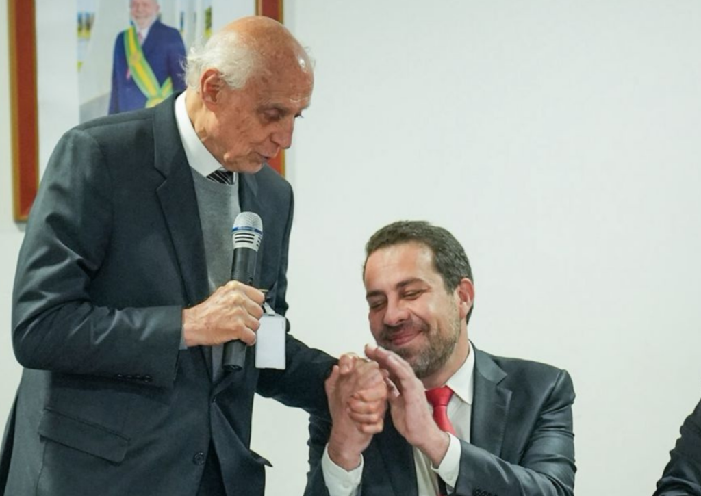 Associações cobram regulamentação em reunião no Planalto Associações cobram regulamentação em reunião no Planalto