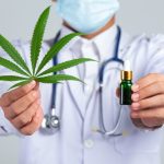 Curso-capacita-medicos-a-prescrever-cannabis-do-zero.jpg