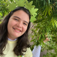 Mãe conta como a filha passou de 60 convulsões diárias para quase nenhuma. ‘Dá para ver a melhora no seu olhar’
 Foto: Arquivo Pessoal