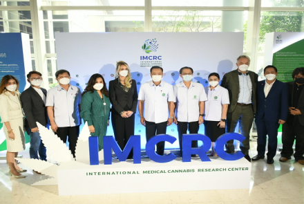Thailand-signs-MOU-to-set-up-International-Medical-Cannabis-Research-Center-800x445-1.png