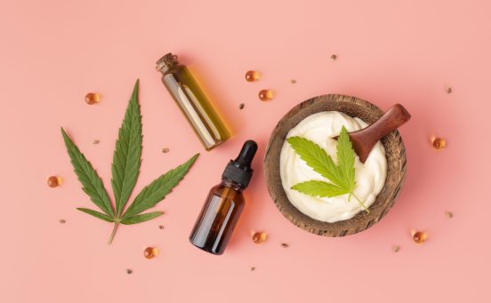 variedade-de-produtos-de-cannabis-organica-scaled-1.jpg
